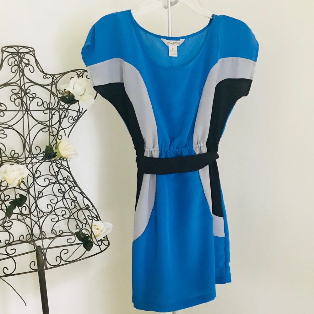 Short color blocked dress